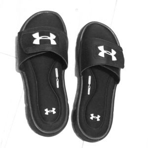 ‼️Under Armour‼️ Ignite V Slides (size Y6)